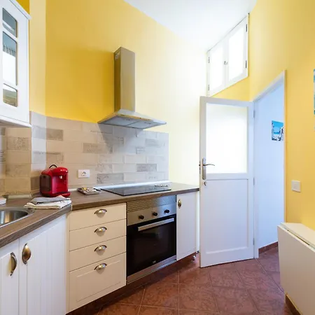 Balcony Spacious 2br Historic Center Apartment