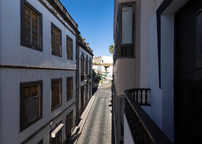 Balcony Spacious 2br Historic Center Apartment