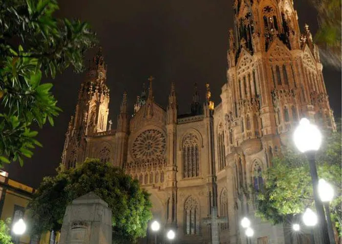 Balcony Spacious 2br Historic Center Arucas