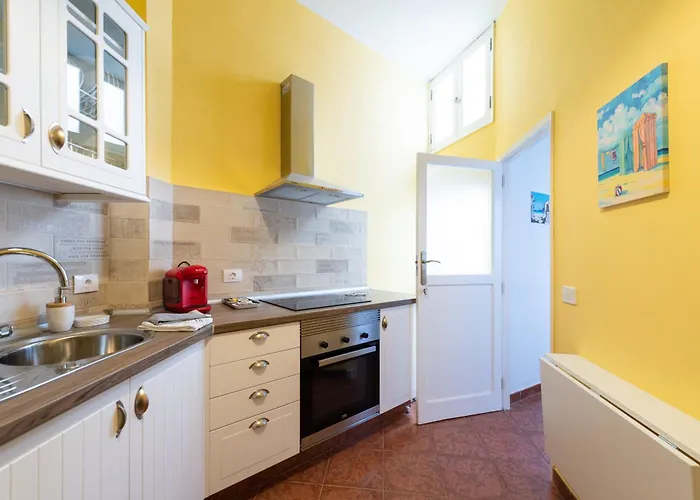 Balcony Spacious 2br Historic Center Apartment