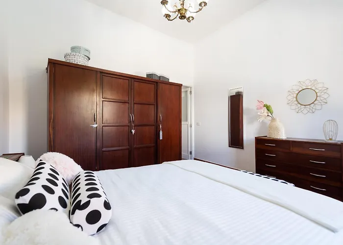Balcony Spacious 2br Historic Center Apartment